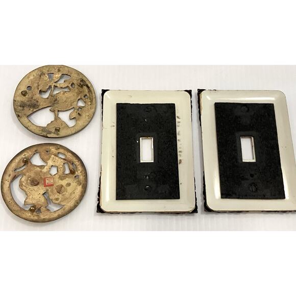 Antique Victorian Decor Lot Brass Floral Trinkets Photo Stand EyeGlasses Keys - Picture 3 of 12